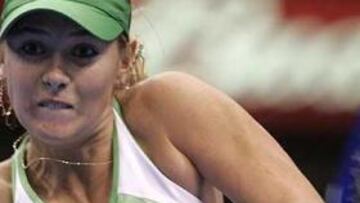 <b>ADIÓS A LA ZARINA.</B> La rusa perdió contra Mauresmo y dejó a sus seguidores sin el gozo de seguir la final.