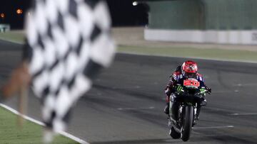 Monster Energy Yamaha MotoGP&#039;s French rider Fabio Quartararo crosses the checkered flag to win the Moto GP Grand Prix of Doha at the Losail International Circuit, in the city of Lusail on April 4, 2021. (Photo by KARIM JAAFAR / AFP)