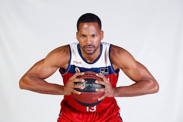 Un clásico de la ACB que pasó por León, Valladolid, Badalona, Gran Canaria (allí durante siete temporadas), Manresa y Sevilla dio por terminada su carrera profesional a los 41 años.