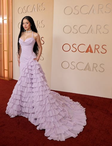 Chase Infiniti posa en la alfombra roja del Dolby Theatre.