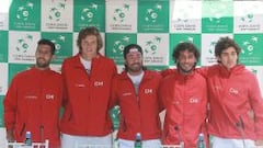 De izquierda a derecha, los integrantes del equipo de Chile para la Copa Davis, Hans Podlipnik, Nicol&aacute;s Jarry, el capit&aacute;n Nicol&aacute;s Mass&uacute;, Gonzalo Lama y Christian Gar&iacute;n.