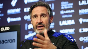 Vicente Moreno durante la rueda de prensa.