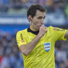 De Burgos Bengoetxea, así es el árbitro del Clásico entre Barcelona y Real Madrid