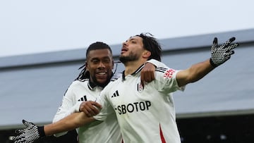 Soccer Football - Premier League - Fulham v Arsenal - Craven Cottage, London, Britain - December 8, 2024 Fulham's Raul Jimenez celebrates scoring their first goal with Alex Iwobi REUTERS/Isabel Infantes EDITORIAL USE ONLY. NO USE WITH UNAUTHORIZED AUDIO, VIDEO, DATA, FIXTURE LISTS, CLUB/LEAGUE LOGOS OR 'LIVE' SERVICES. ONLINE IN-MATCH USE LIMITED TO 120 IMAGES, NO VIDEO EMULATION. NO USE IN BETTING, GAMES OR SINGLE CLUB/LEAGUE/PLAYER PUBLICATIONS. PLEASE CONTACT YOUR ACCOUNT REPRESENTATIVE FOR FURTHER DETAILS..