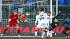 Mauricio Pinilla y el momento exacto en que anota su gol 36 en Serie A.