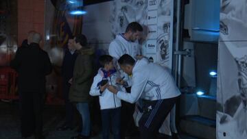 Keylor Navas goes out of his way to cheer up young fan