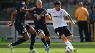 Ever Banega, Cambiasso y Juan Jesús