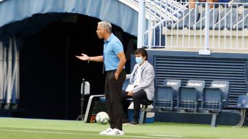 Pellicer, dando instrucciones en un partido en La Rosaleda.