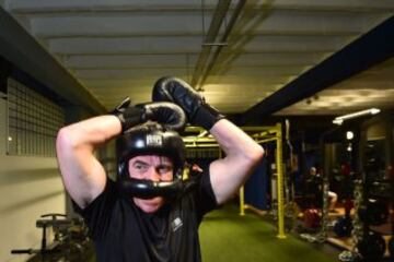 Cada día hay más adeptos al boxeo de cuello blanco, son combates entre ejecutivos que buscan desahogarse tras la jornada laboral. Frank O'Callaghan es uno de ellos. 