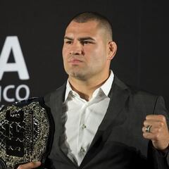 Caín Velásquez afirma que regresará con Triple A