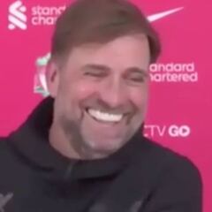 Klopp bromea con la llegada de Gerrard a Anfield como DT
