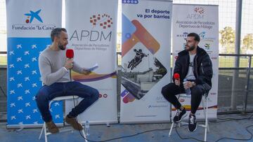 El periodista Jesús Ortiz y Luis Muñoz, durante el acto.