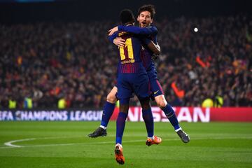 2-0. Dembelé celebró el segundo gol con Messi.