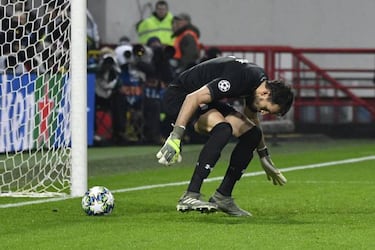 Ramsey scores after Guilherme drops Cristiano Ronaldo's free-kick