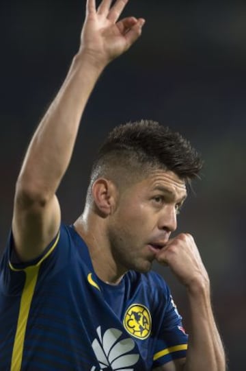 Oribe Peralta festeja su segunda anotación la noche del sábado frente a Pachuca.