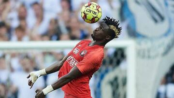 Sory Kaba controla un balón jugando con el Midtjylland.