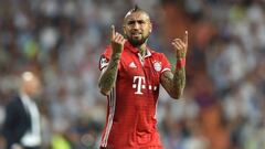 Bayern Munich&#039;s Chilian midfielder Arturo Vidal gestures during the UEFA Champions League quarter-final second leg football match Real Madrid vs FC Bayern Munich at the Santiago Bernabeu stadium in Madrid in Madrid on April 18, 2017. / AFP PHOTO / Ch