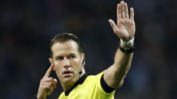 referee Danny Makkelie during the UEFA Champions League quarter final match between FC Porto and Liverpool FC at Estadio do Dragao on April 17, 2019 in Porto, Portugal(Photo by VI Images via Getty Images)
 PUBLICADA 09/05/19 NA MA11 1COL