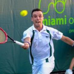 Bautista pasa a tercera ronda en Miami tras retirarse Bedene