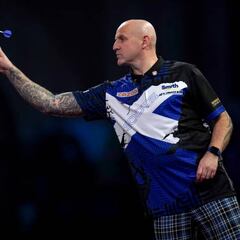 Alan Soutar, el bombero que brilla en el Mundial de Dardos