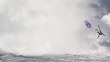 Una contraola envía un rider de bodyboard directo al hospital
