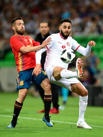 Jordi Alba y Dylan Bronn.