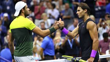 Rafael Nadal y Matteo Berrettini se saludan tras las semifinales del US Open en el USTA Billie Jean King National Tennis Center de New York City.