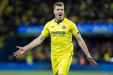 1-1.  Alexander Sörloth celebra el gol que anota en el minuto 49 de partido.