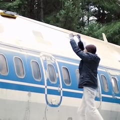 Un hombre vive en un avión por 370 euros al mes desde hace más de 20 años: “No me arrepiento de haber perseguido esta visión”