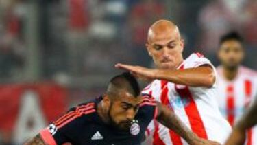 Vidal en el triunfo de Bayern sobre Olympiacos por la Champions League.