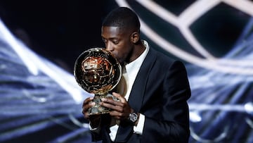 Soccer Football - Ballon d'Or - Theatre du Chatelet, Paris, France - September 22, 2025 Paris St Germain's Ousmane Dembele celebrates after winning the men's Ballon d'Or award REUTERS/Benoit Tessier