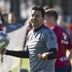 Míchel medita cambios para el asalto de Anduva