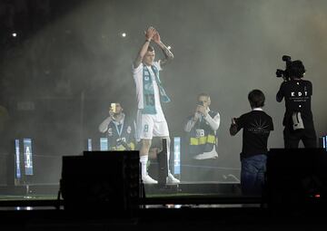 Real Madrid celebrate 
KROOS