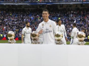 Cristiano celebró con la afición del Bernabéu su cuarto Balón de Oro.