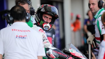 Lombok (Indonesia), 13/10/2023.- Spanish MotoGP rider Alex Rins of LCR Honda Castrol in action during a practice session for the Motorcycling Grand Prix of Indonesia at the Pertamina Mandalika International Circuit in Lombok, Indonesia, 13 October 2023. The Motorcycling Grand Prix of Indonesia will take place on 15 October 2023. (Motociclismo, Ciclismo) EFE/EPA/ADI WEDA
