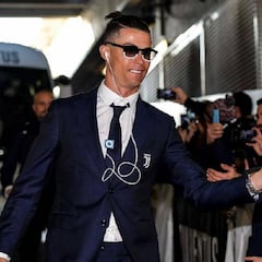 Cristiano triunfa en las redes por escuchar música en un Ipod 'vintage'