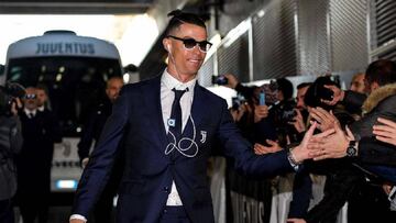 Cristiano triunfa en las redes por escuchar música en un Ipod 'vintage'