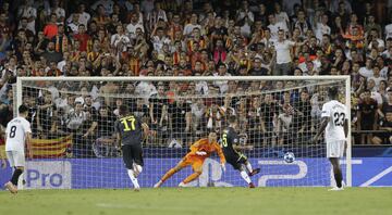 0-2 Pjanic marc¨® el segundo gol de penalti.