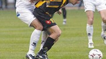 <B>IMPOTENTE</B>. Savio Bortolini lo intentó pero fue frenado perfectamente por la defensa albaceteña. El brasileño dio la cara.