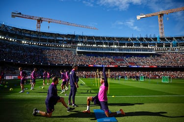 Lamine Yamal durante los primeros minutos del entrenamiento.