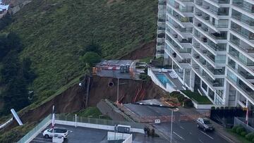 El impactante socavón que preocupa en Reñaca: evacuan nuevo edificio en Viña del Mar