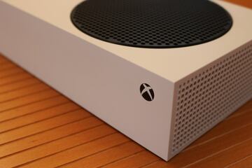 Xbox Series S en todo su esplendor: consola y mando al detalle