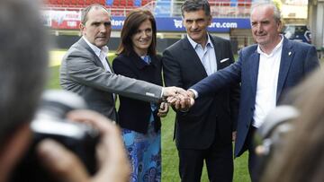 El director deportivo (Garagarza), la presidenta (Gorostiza), el entrenador (Mendilibar) y un directivo (Arrizabalaga), en Ipurua