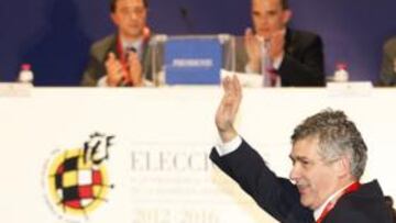 Villar, al ser reelegido presidente.