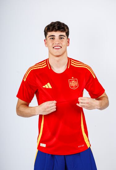 Los internacionales ya posan con la nueva equipación