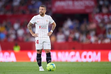 Dos años de sanción | En un contról se encontró la presencia de terbutalina en las muestras biológicas del argentino. Papu Gómez alegó que este resultado se había producido debido a la ingesta de un jarabe de sus hijos sin hacer una consulta médica previa, algo que no sirvió ya que el desconocimiento no exime al deportista de saber la Lista de Prohibiciones de la Agencia Mundial Antidopaje (AMA).