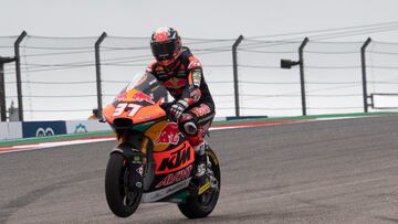 AUSTIN, TEXAS - APRIL 15: Pedro Acosta of Spain and Red Bull KTM Ajo lifts the front wheel during the MotoGP Of The Americas - Qualifying on April 15, 2023 in Austin, Texas.   Mirco Lazzari gp/Getty Images/AFP (Photo by Mirco Lazzari gp / GETTY IMAGES NORTH AMERICA / Getty Images via AFP)