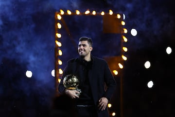 Emotivo homenaje del Manchester City a Rodri en el Etihad Stadium por su Balón de Oro.