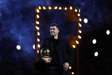 Emotivo homenaje del Manchester City a Rodri en el Etihad Stadium por su Balón de Oro.