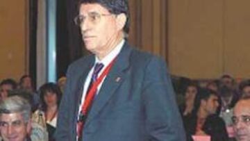 <b>QUINTO MANDATO. </b>El presidente da las gracias tras su reelección.